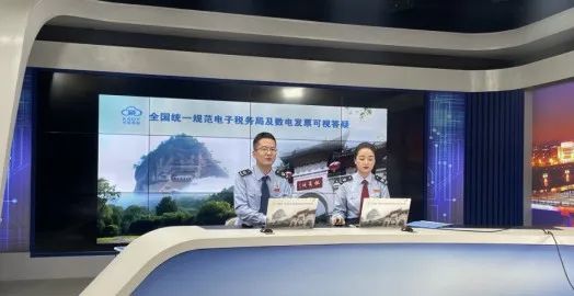 税务干部通过可视答疑辅导小微主体