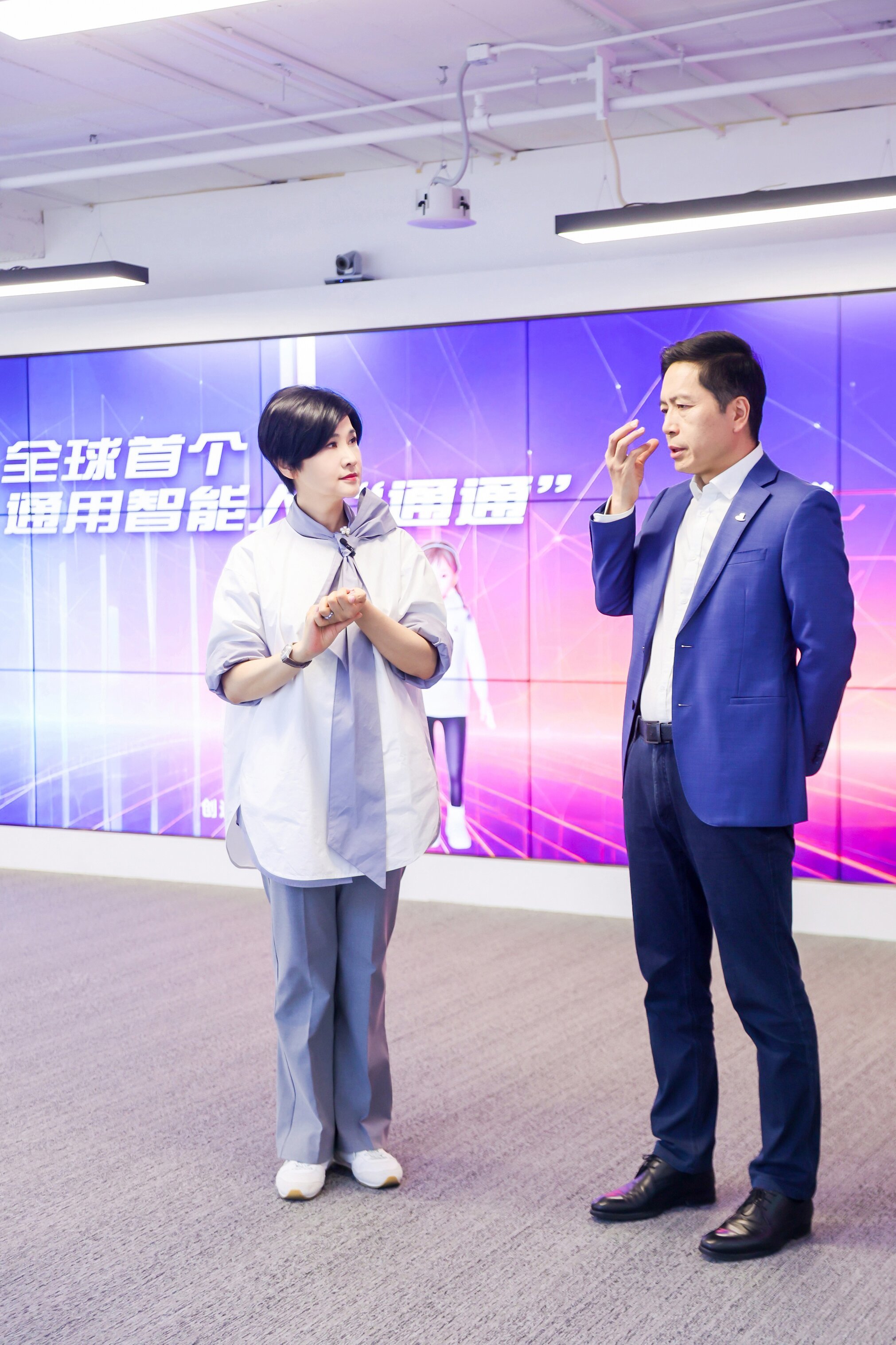 君品十问丨朱松纯:为机器立心,铸君子之智_凤凰网视频_凤凰网
