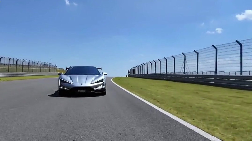 800V过时了！比亚迪仰望U9首搭1200V平台，跻身全球最快电车