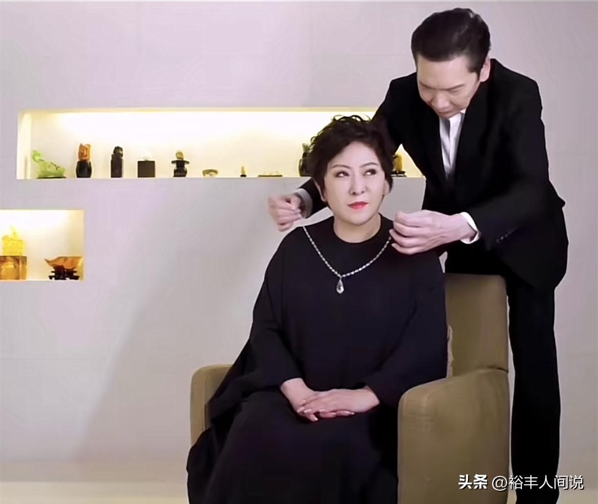 曝向佐疑欠债800万4年不还！知名歌手发视频控诉，向太评论区沦陷(图13)