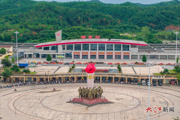 瑞金站改造工程正在进行中（陈遥 摄）