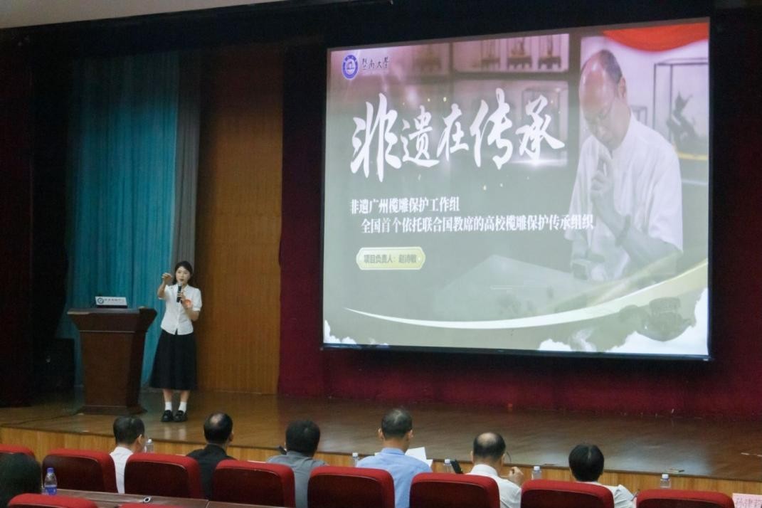 暨南大学举办“赢在创新”第十九季总决赛现场，“榄•活”项目组做项目展示。