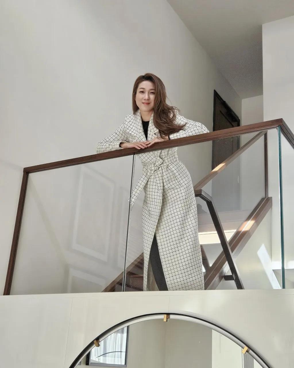 钟嘉欣结婚9年现婚姻危机,自认多次被老公投诉,网友:已存在问题(图6)