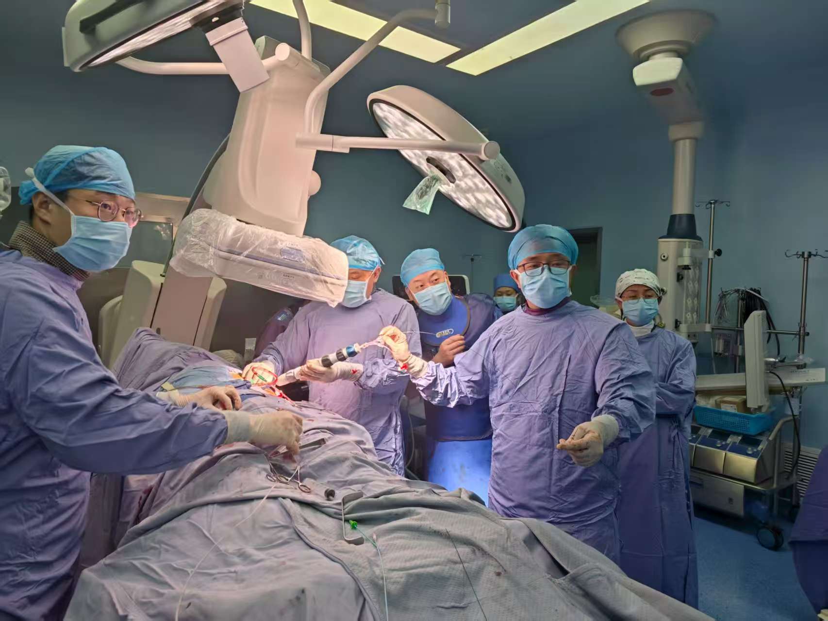 康复大学青岛中心医院接连完成高难度心脏瓣膜病微创手术，守护高龄老人“心门”！