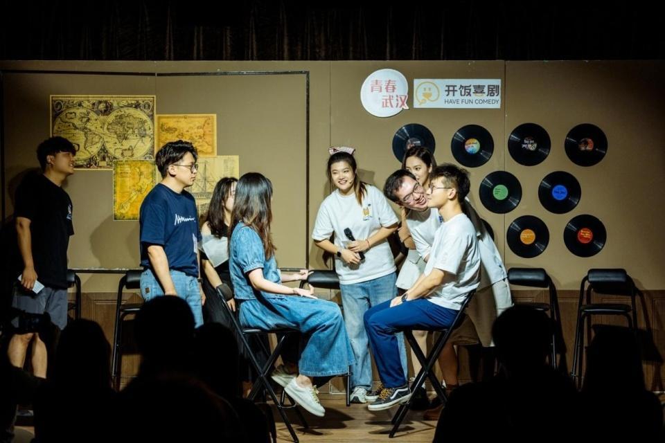 逗笑环节，嘉宾们各出奇招。图/青春武汉提供