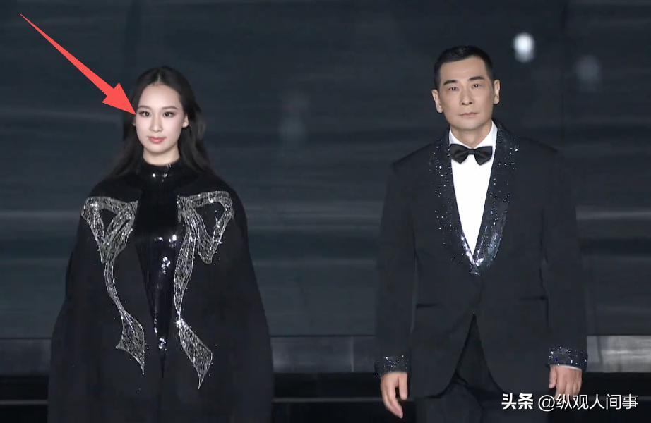 盛典上：李小璐嫩了，赵文卓女儿抢镜，董璇脸僵，只有黄奕没带娃(图9)