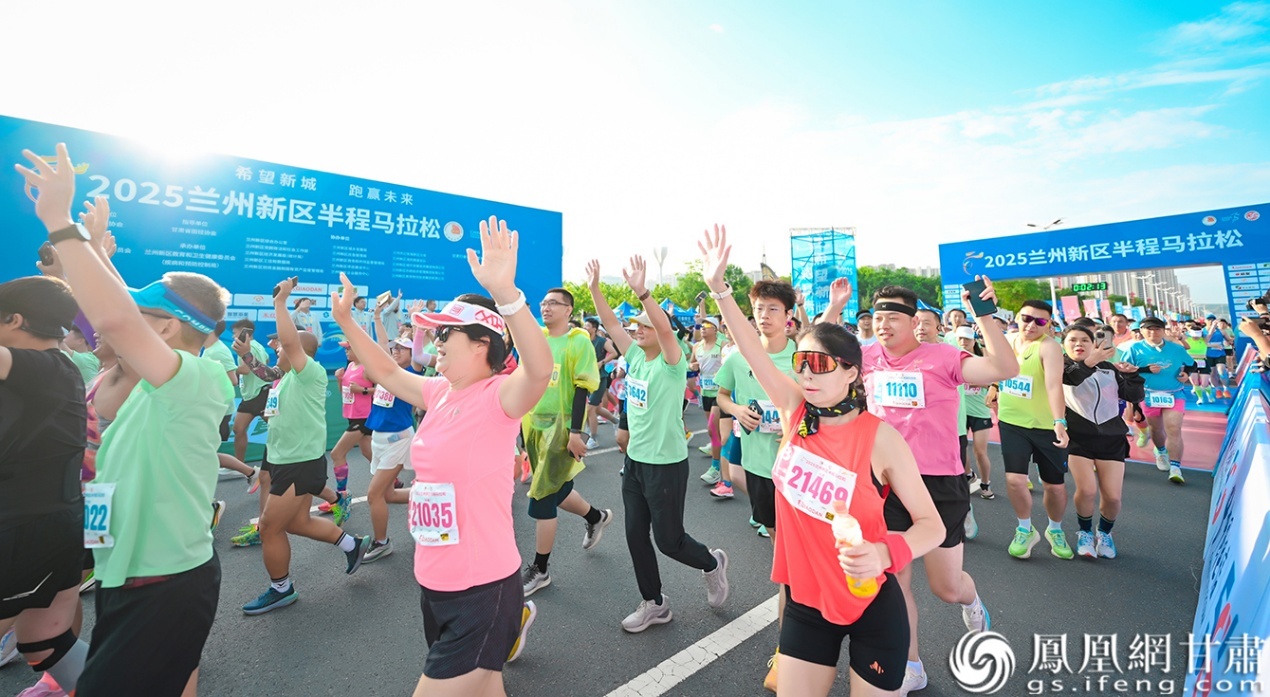 参赛选手以热情饱满的状态展开角逐