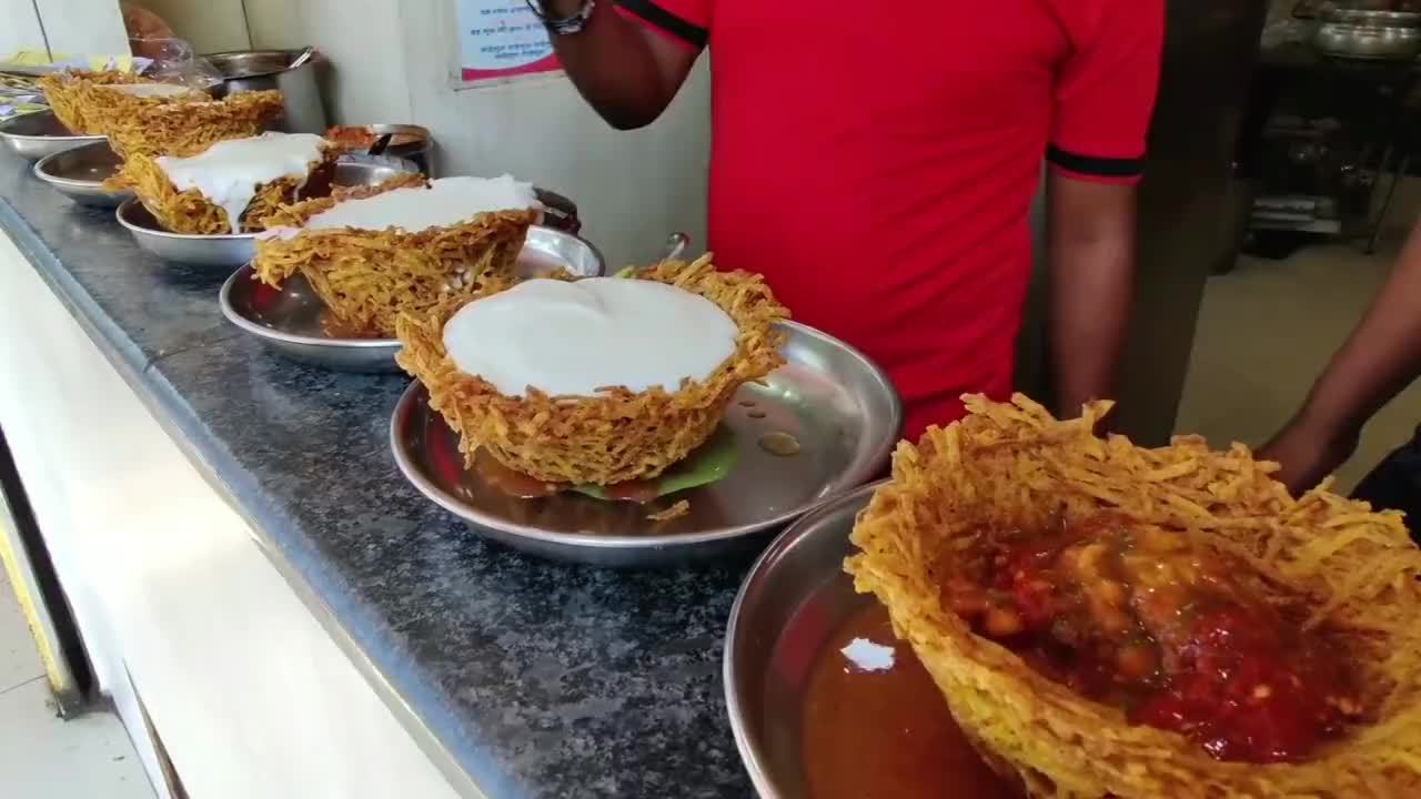 懒小伙不想洗碗，把食材做成碗，没想到生意火爆，一天狂赚8000块