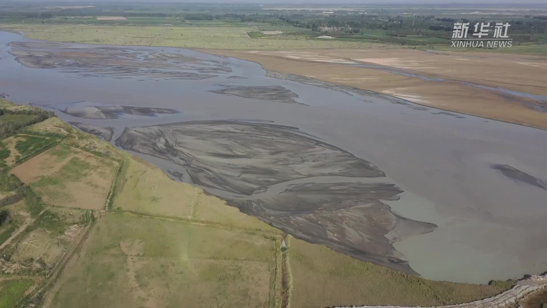 新疆和田玉龙喀什河现自然水墨奇观