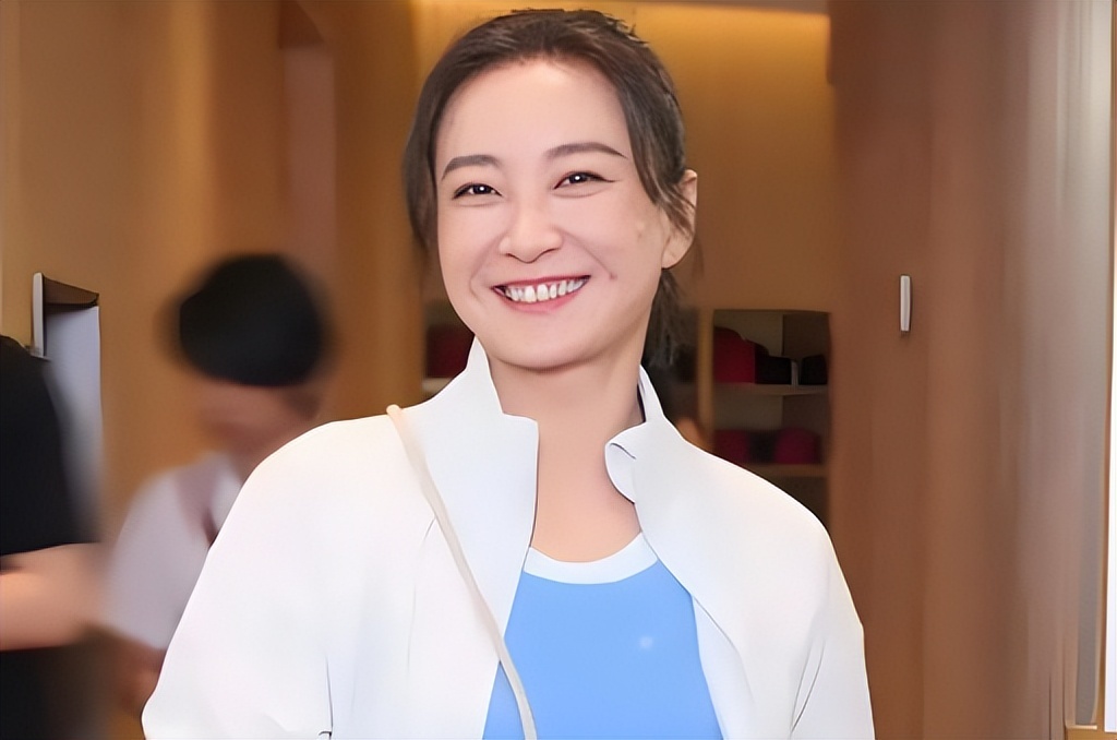 “消失”一年后，43岁的贾玲官宣喜讯，全网恭喜，终于等到这一天(图21)