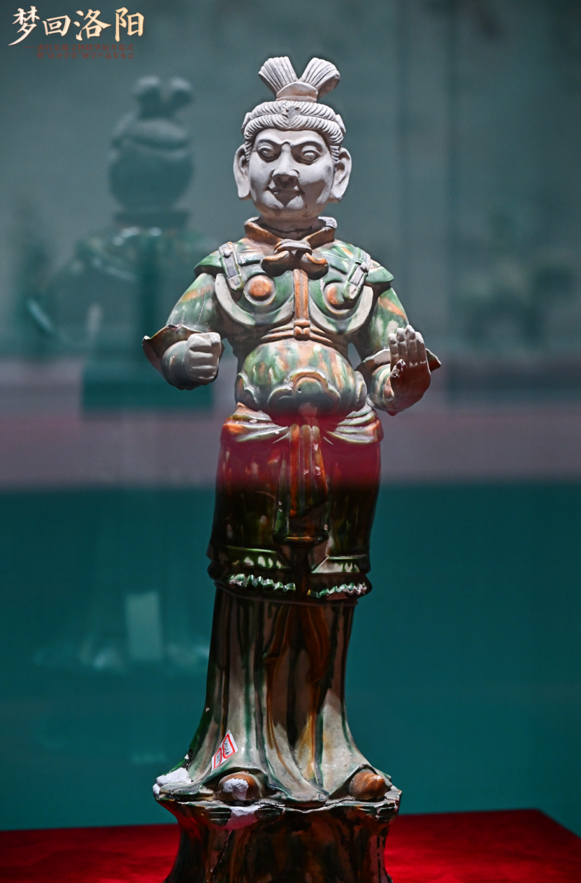 三彩胡服武士俑