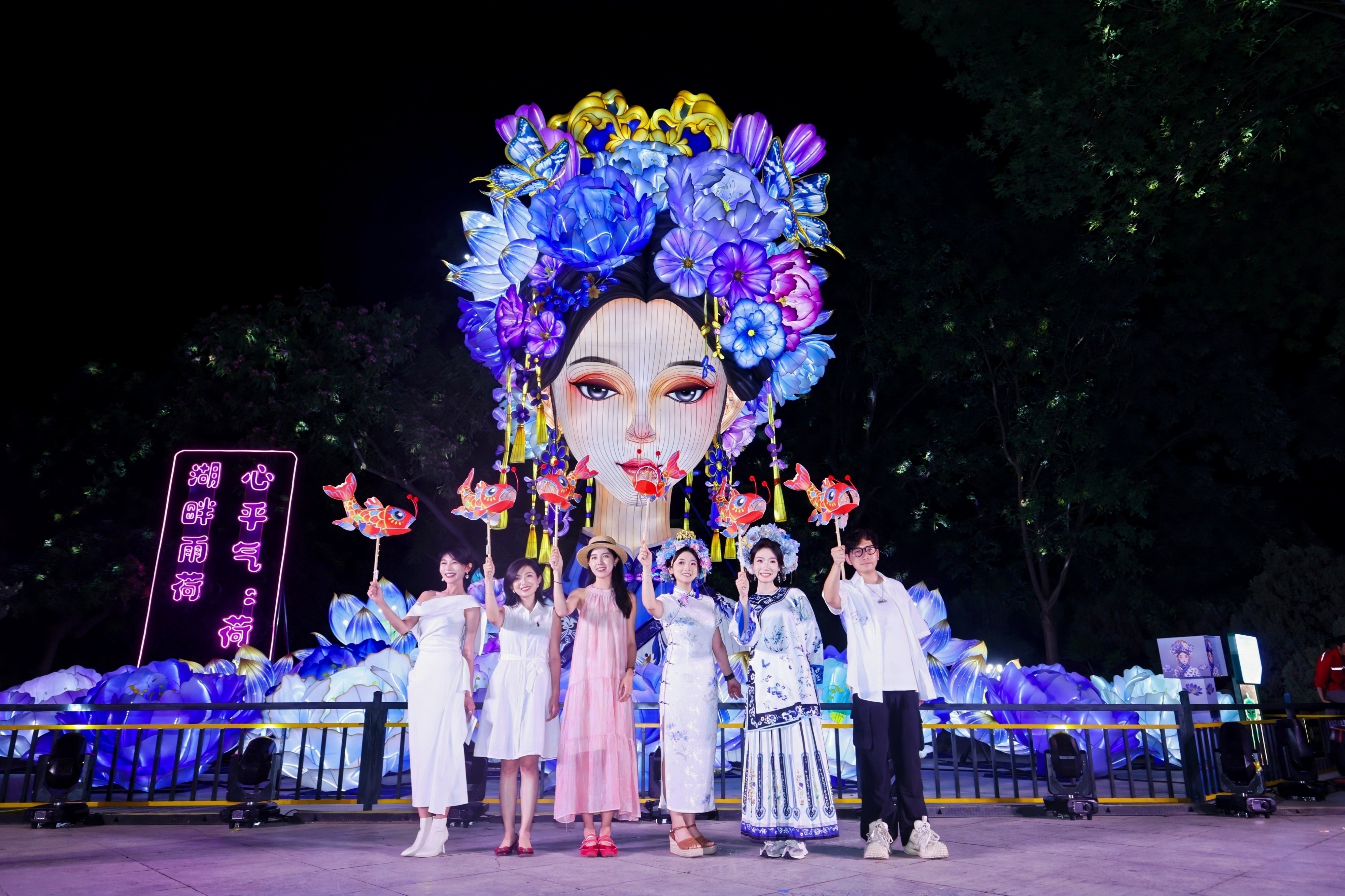 此岸别旧梦，彼岸启新荷 湖畔雨荷2.0璀璨亮灯
