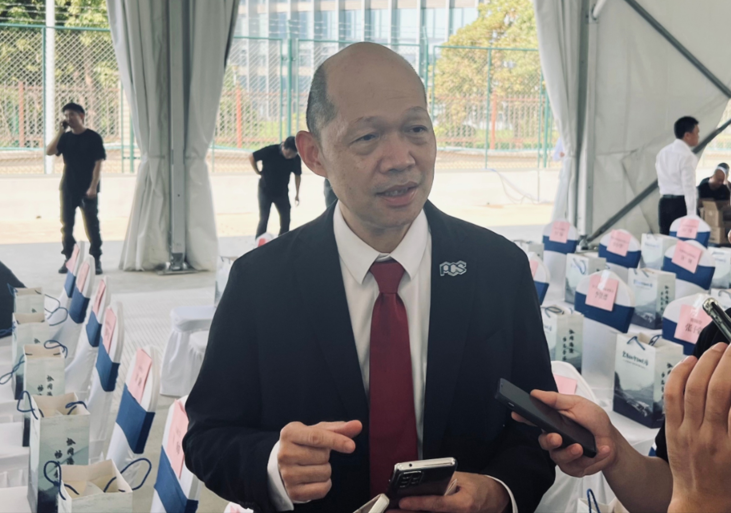 香港物流商会主席钟鸿兴接受采访