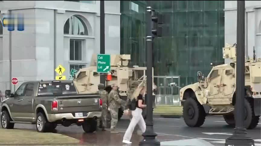 美国民警卫队开始携枪在华盛顿巡逻，携枪人数不定|现场画面
