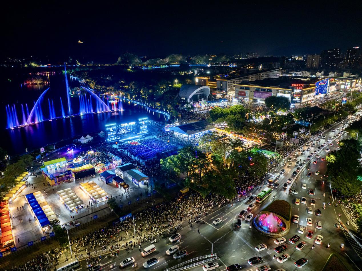 科技焕活文旅新体验:第三届“肇庆环星湖蓝带啤酒嘉年华”正式启幕!