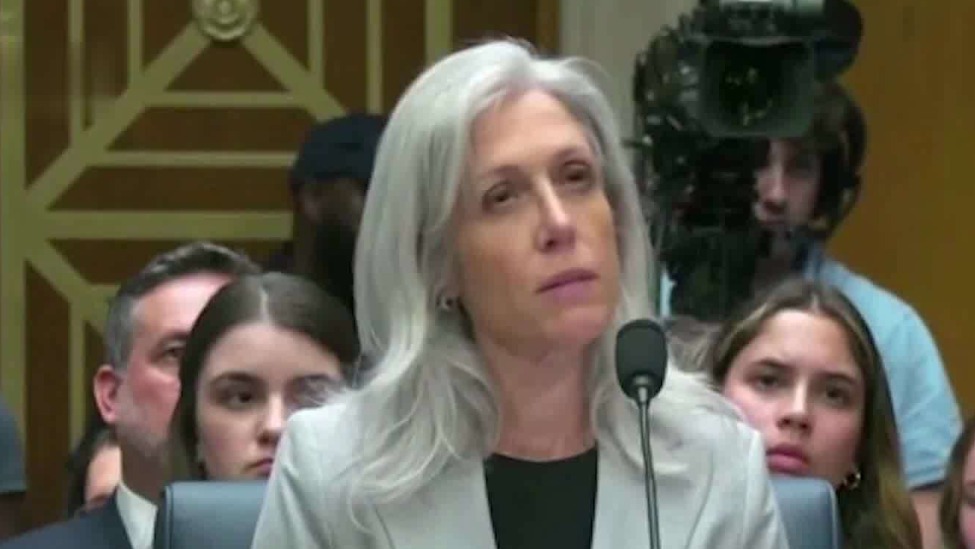 白宫：特朗普亲手解雇了疾控中心主任