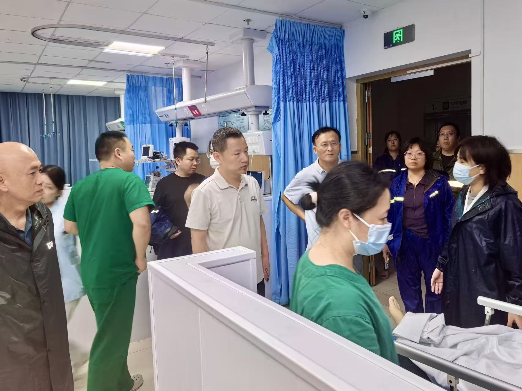 台风夜的生命守护：三亚中心医院里的温暖接力