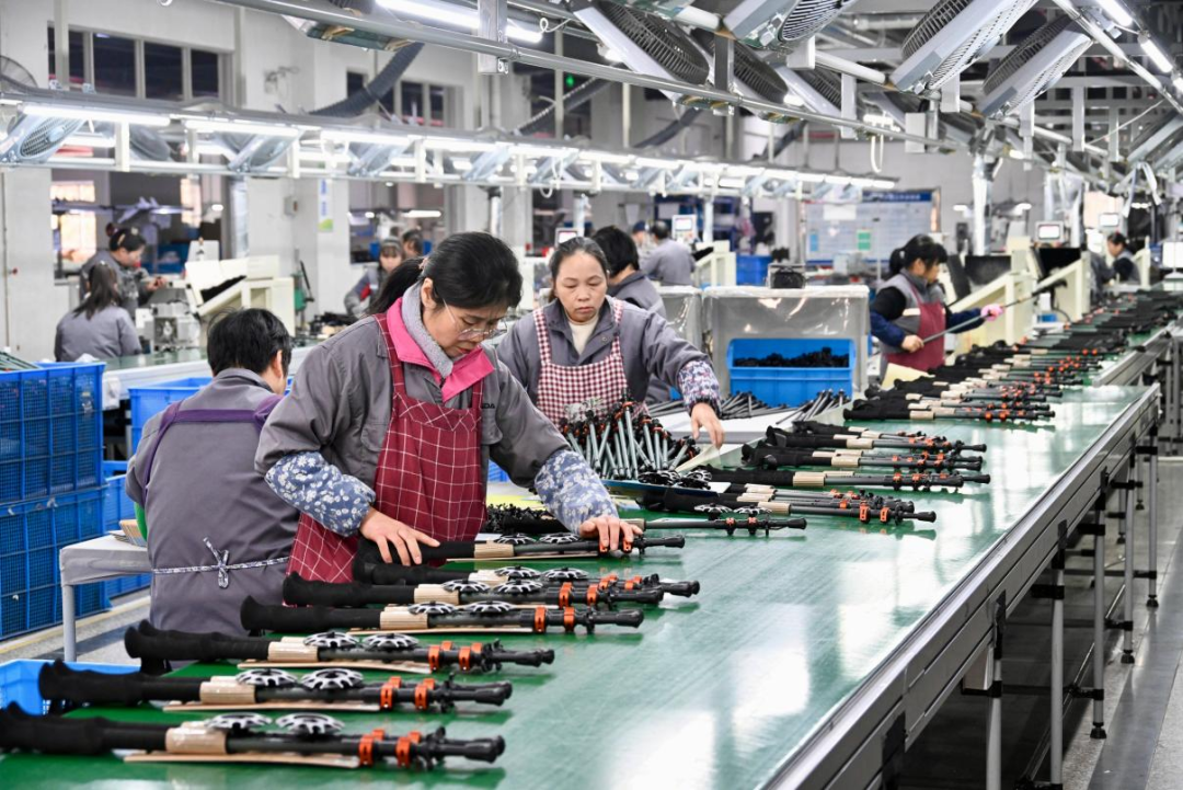 深甽镇登山杖生产线