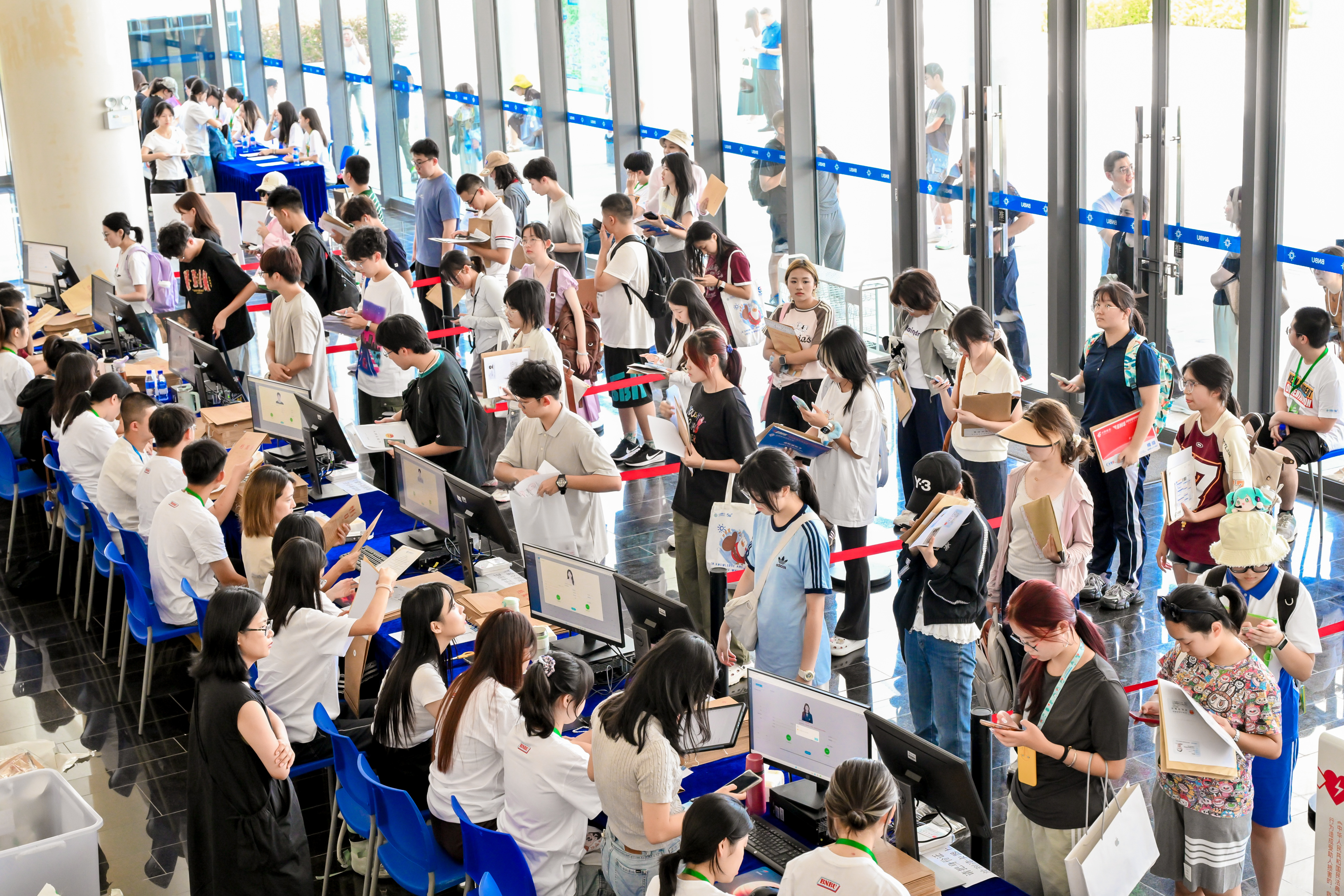 北师香港浸会大学（BNBU）2025级新生报到注册现场