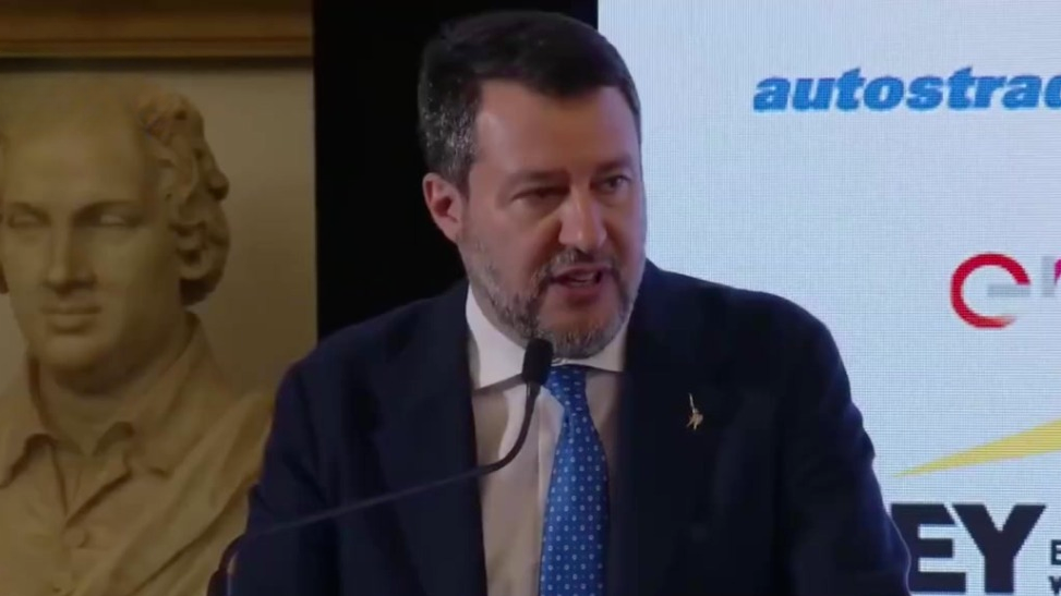 意大利副总理粗鄙“问候”马克龙