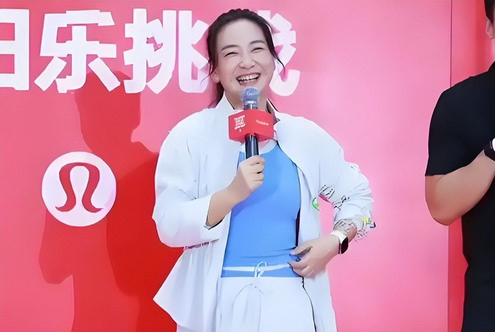 “消失”一年后，43岁的贾玲官宣喜讯，全网恭喜，终于等到这一天(图19)