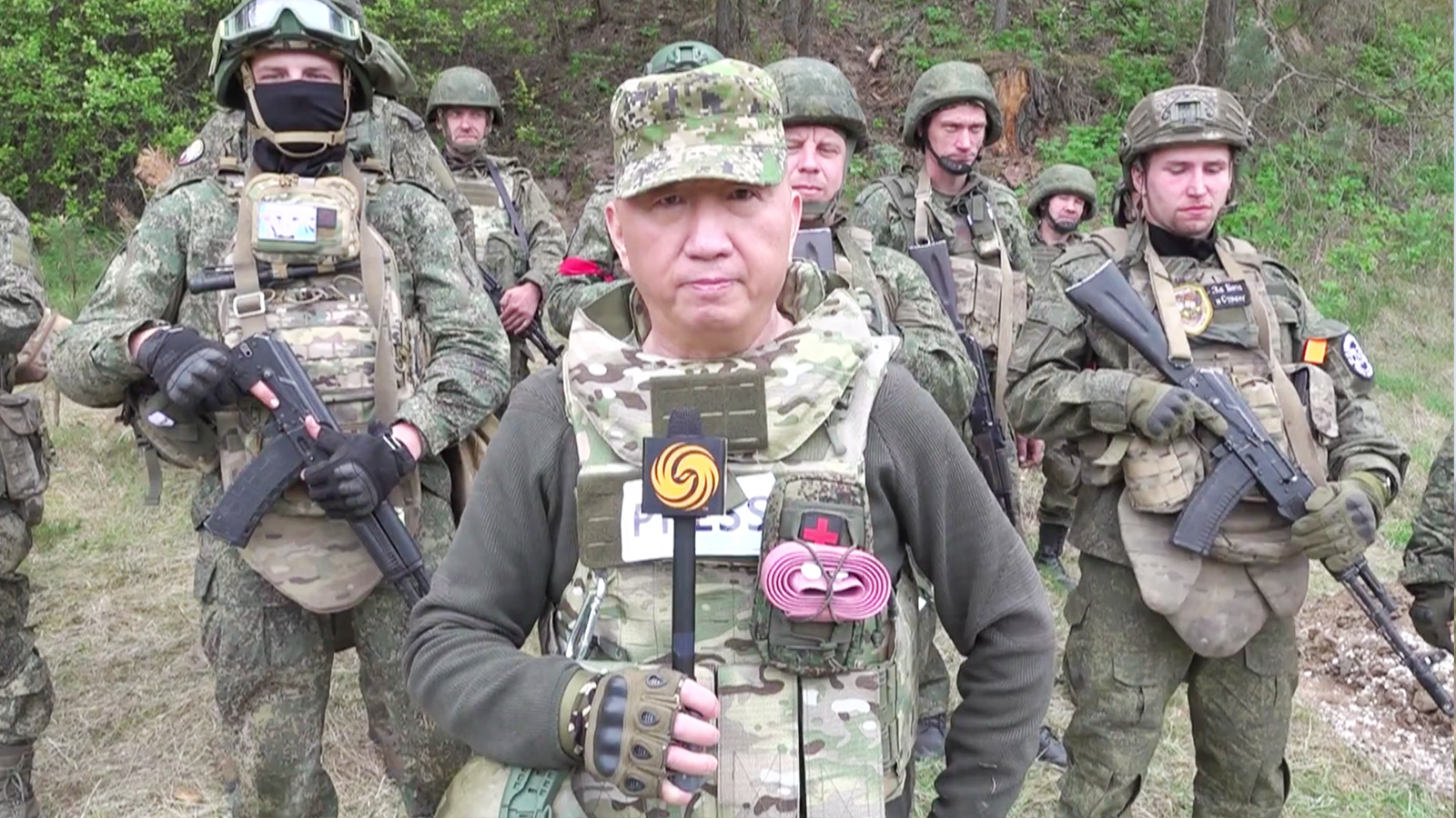 凤凰专访｜俄军某摩步团合同兵 24至48岁不等