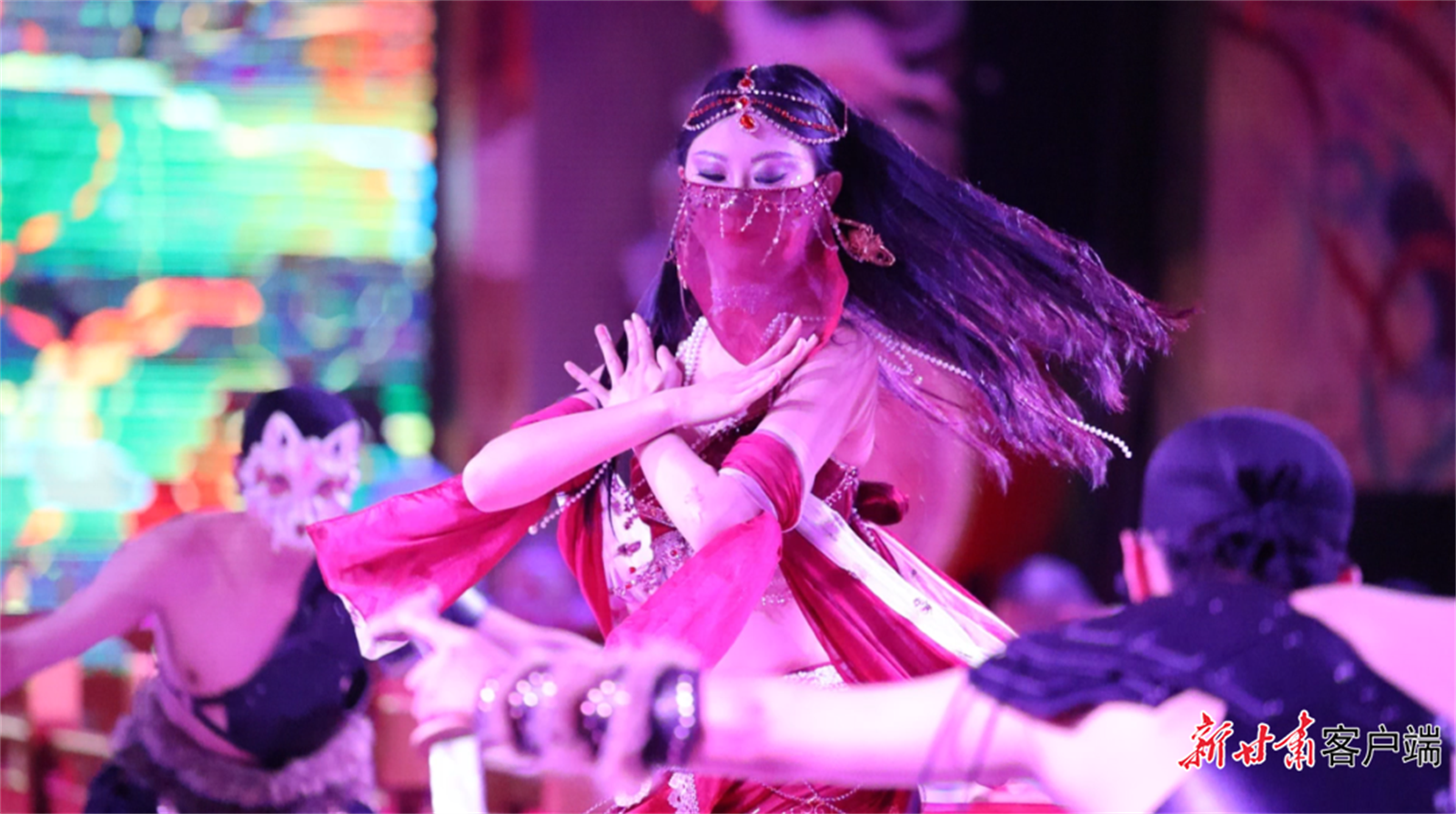 敦煌膳局的舞蹈表演　新甘肃&middot;甘肃日报通讯员　范昊帆　摄