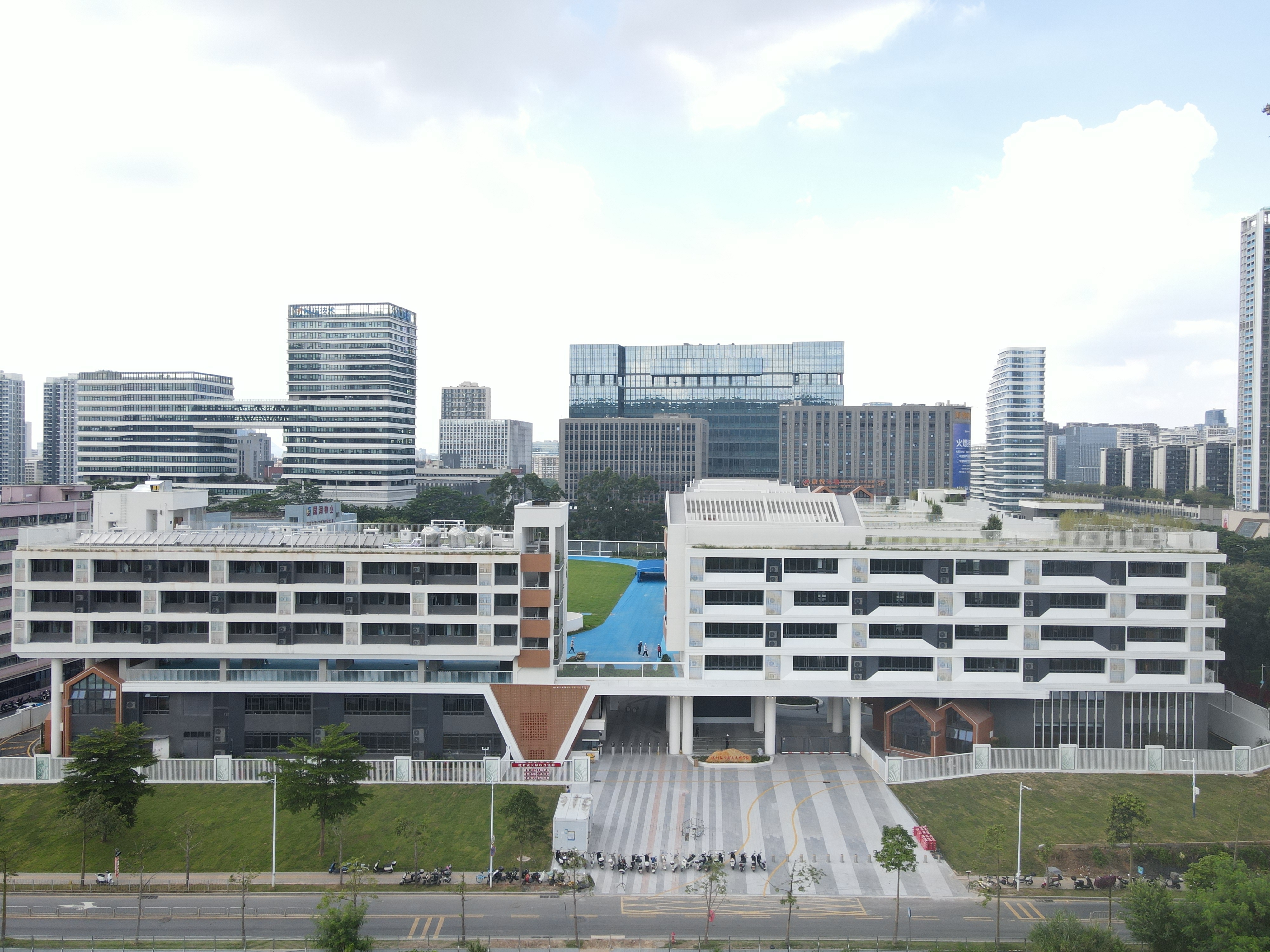 深大附属光明学校交付，定义未来学习新场景