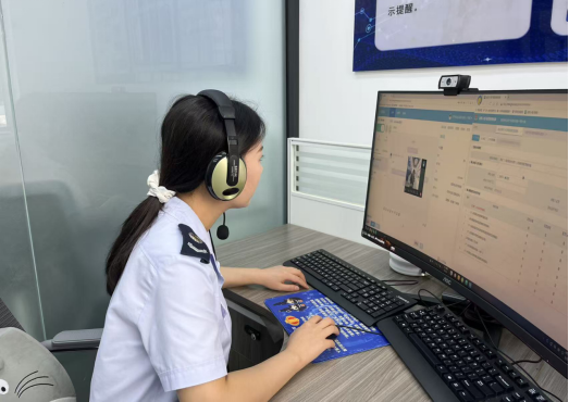 征纳互动坐席人员为纳税人远程答疑解惑