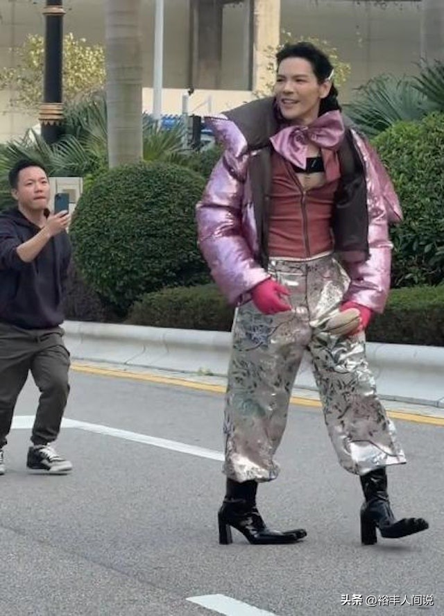 曝向佐疑欠债800万4年不还！知名歌手发视频控诉，向太评论区沦陷(图16)