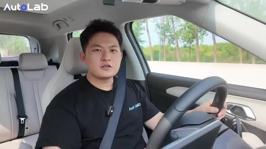 打工人福音！还有什么比这台小型SUV更适合通勤代步的呢？