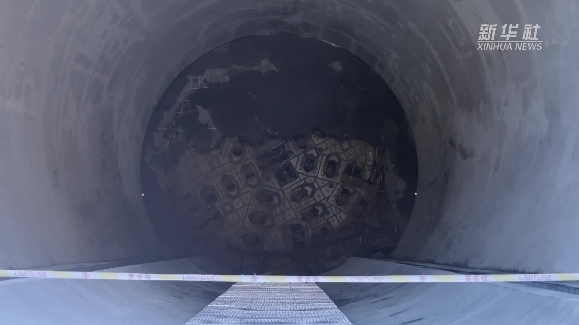 西气东输二三线果子沟管道工程首条隧道贯通