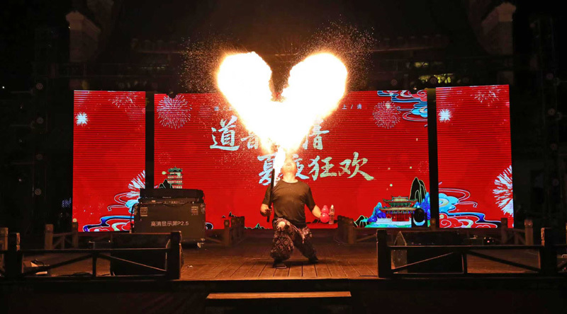 龙虎山“火红的上清”夏夜焰火晚会：点燃文旅热潮 绘就古镇夜画凤凰网江西_凤凰网