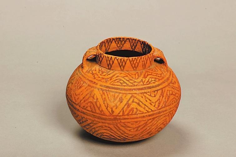 齐家文化三角折线纹彩陶圜底陶罐　齐家文化博物馆藏