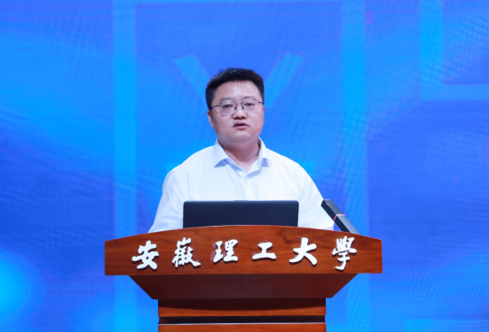 潘从元介绍公司情况