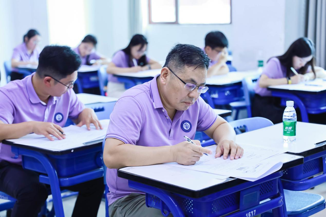 不分年龄，所有上课教师均需参加考试
