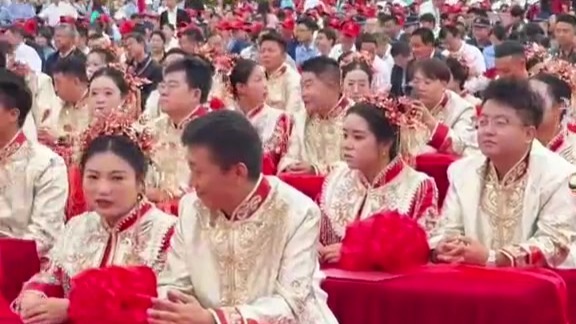 陇南市西和县举行“我们的节日·七夕”集体婚礼