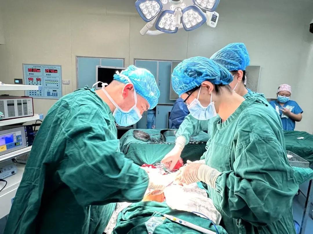 4.67公斤巨瘤成功摘除！沧州市妇幼保健院多学科联手“拆弹”