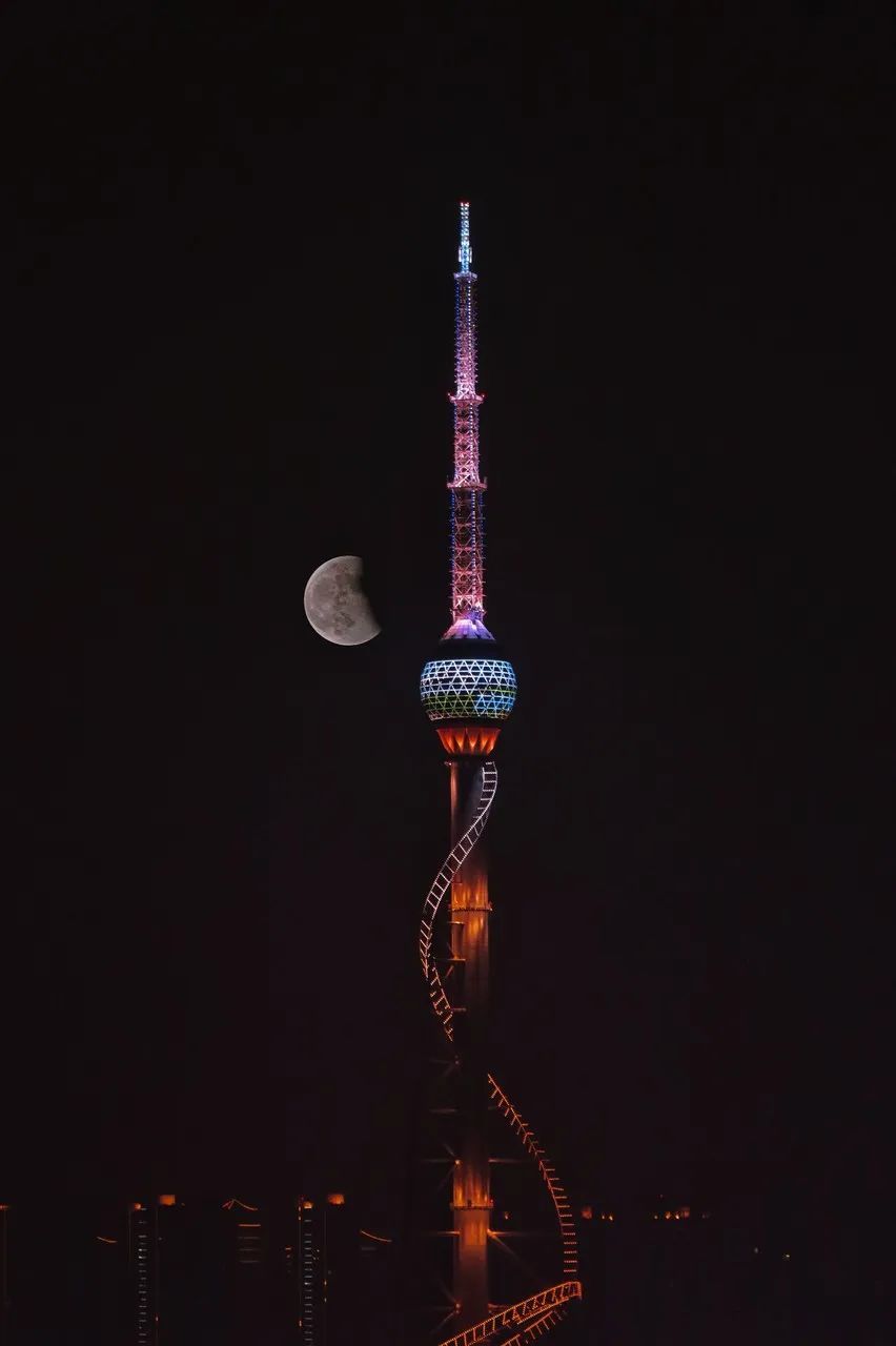 △夜幕下的临沂电视塔。图/@图虫创意