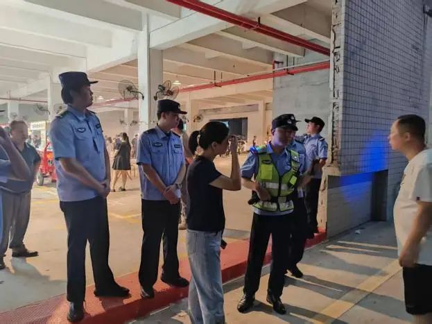 指导运营方推进油烟净化、视频监控建设