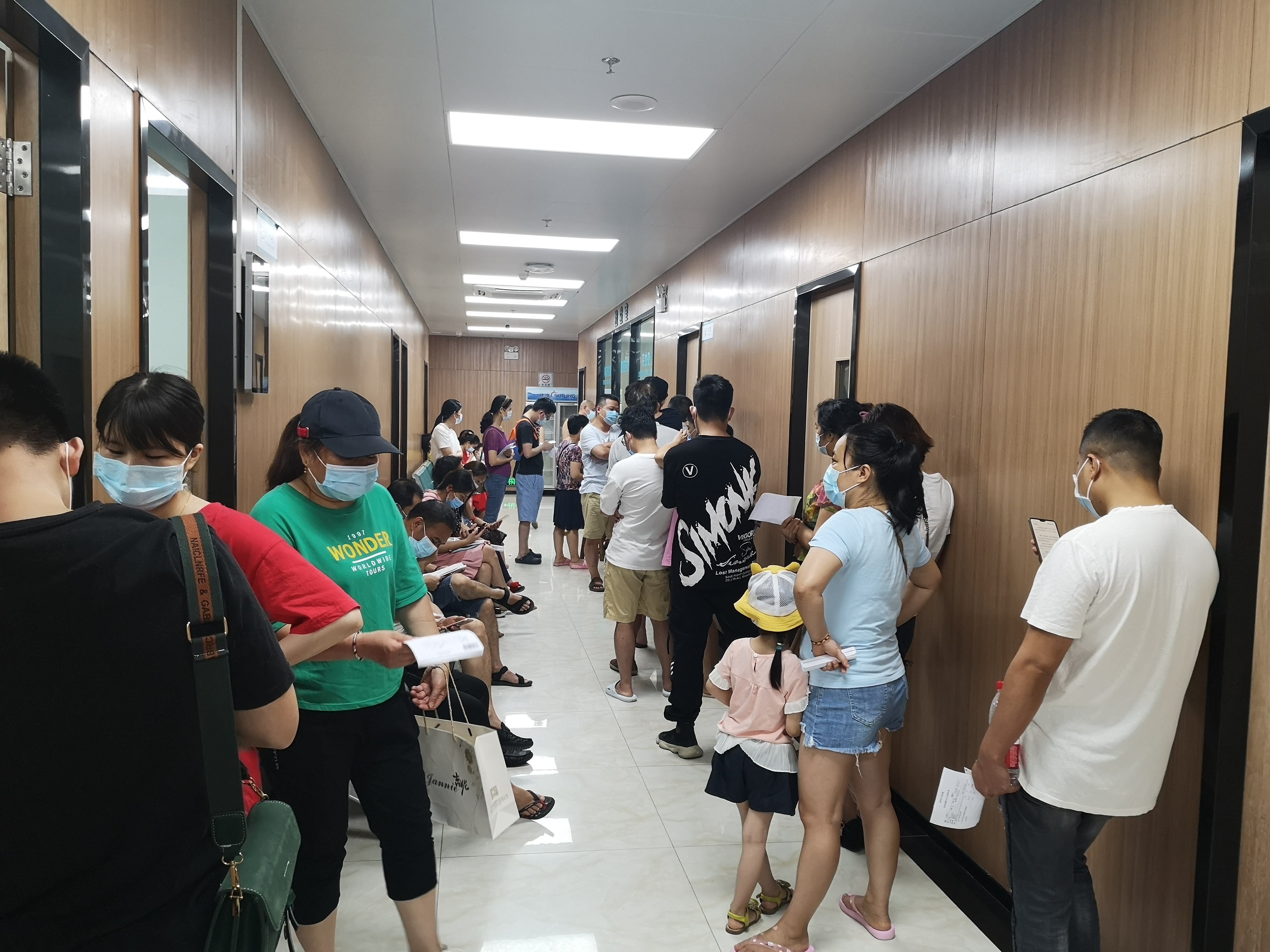 “搬家最舍不得社康医生!” 深圳社康“龙华模式”:把社区居民“宠上天”