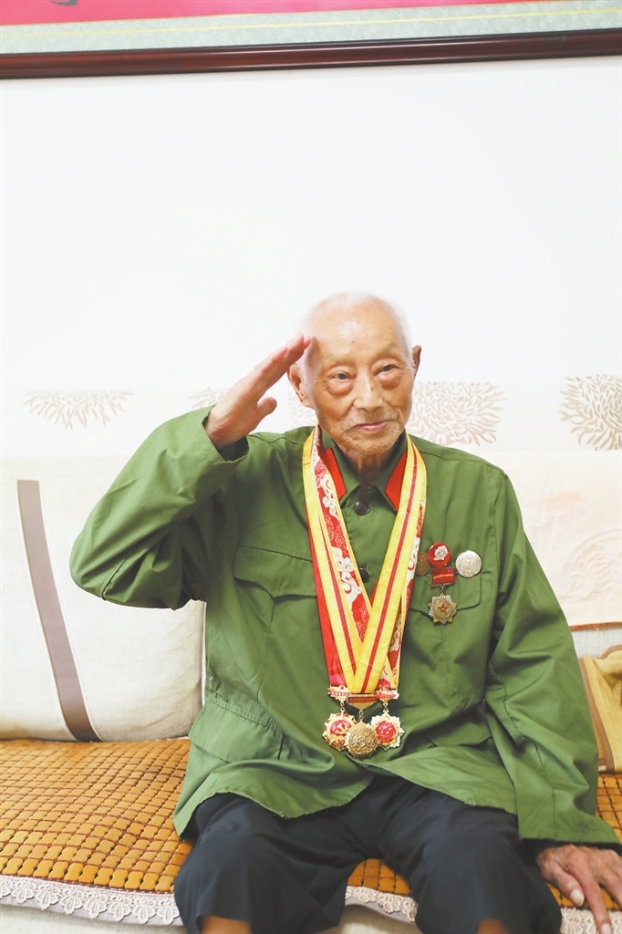 康根弟近照。