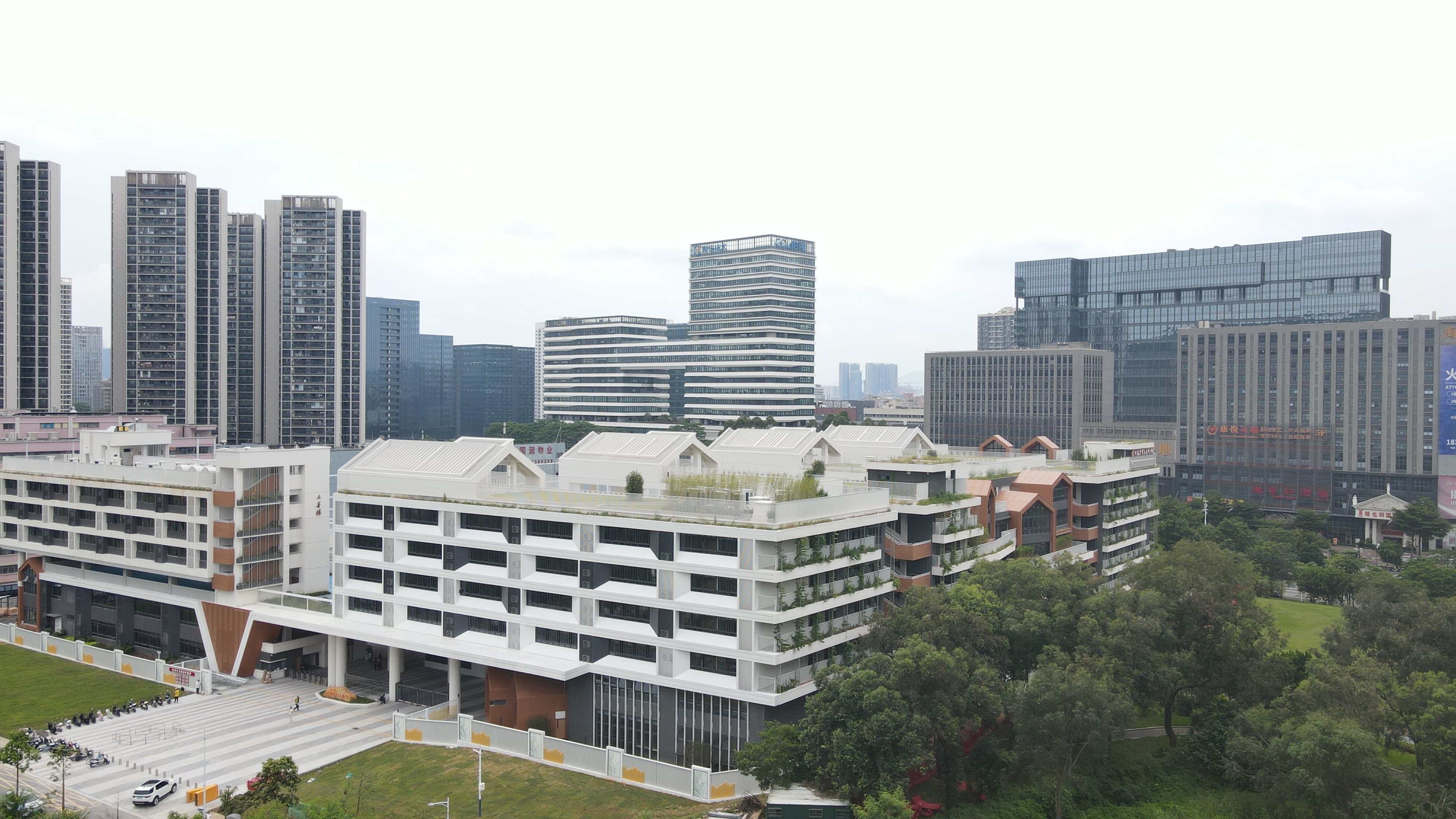 深大附属光明学校交付，定义未来学习新场景