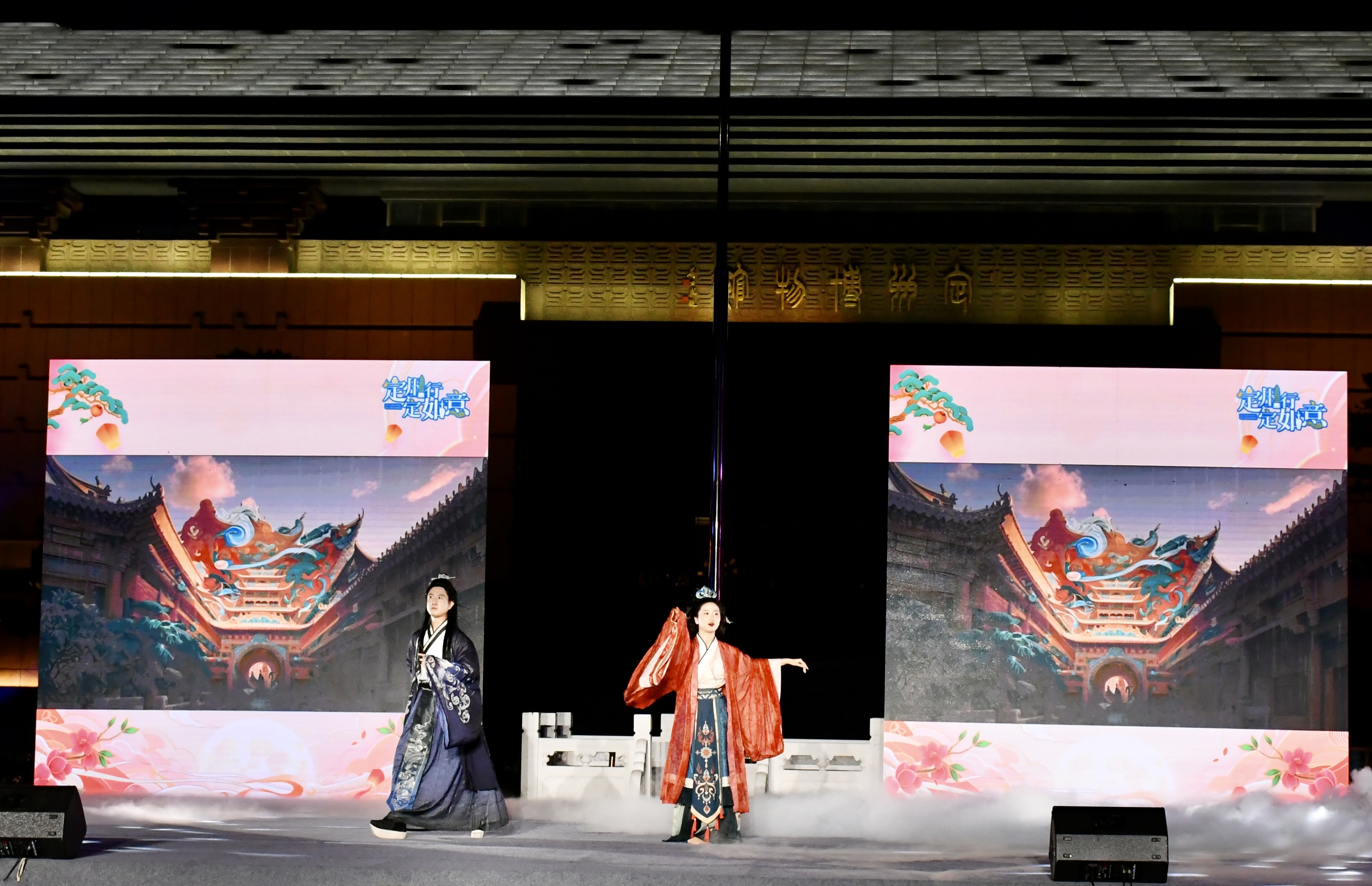 西王母、东王公相遇的演绎 李丹丹摄