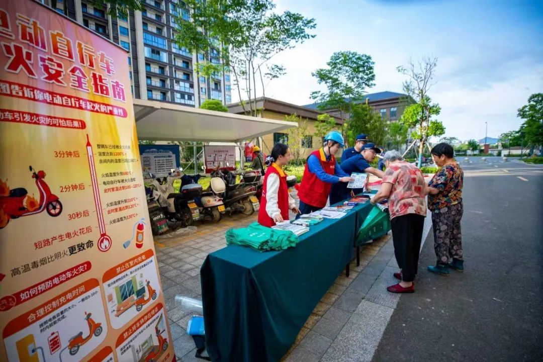 供电公司联合宁波消防开展电动自行车使用安全知识普及 。