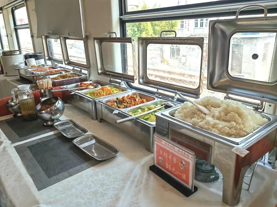 列车自助餐。图/中国铁路