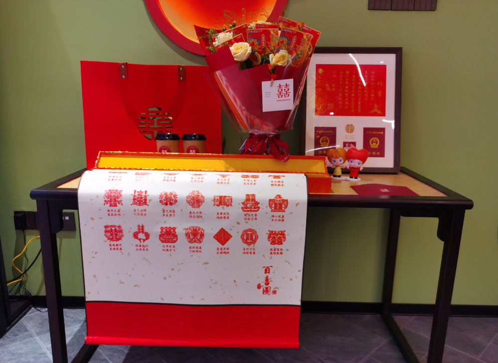 “七重暖心禮遇”禮品展示（李夢麗 攝）