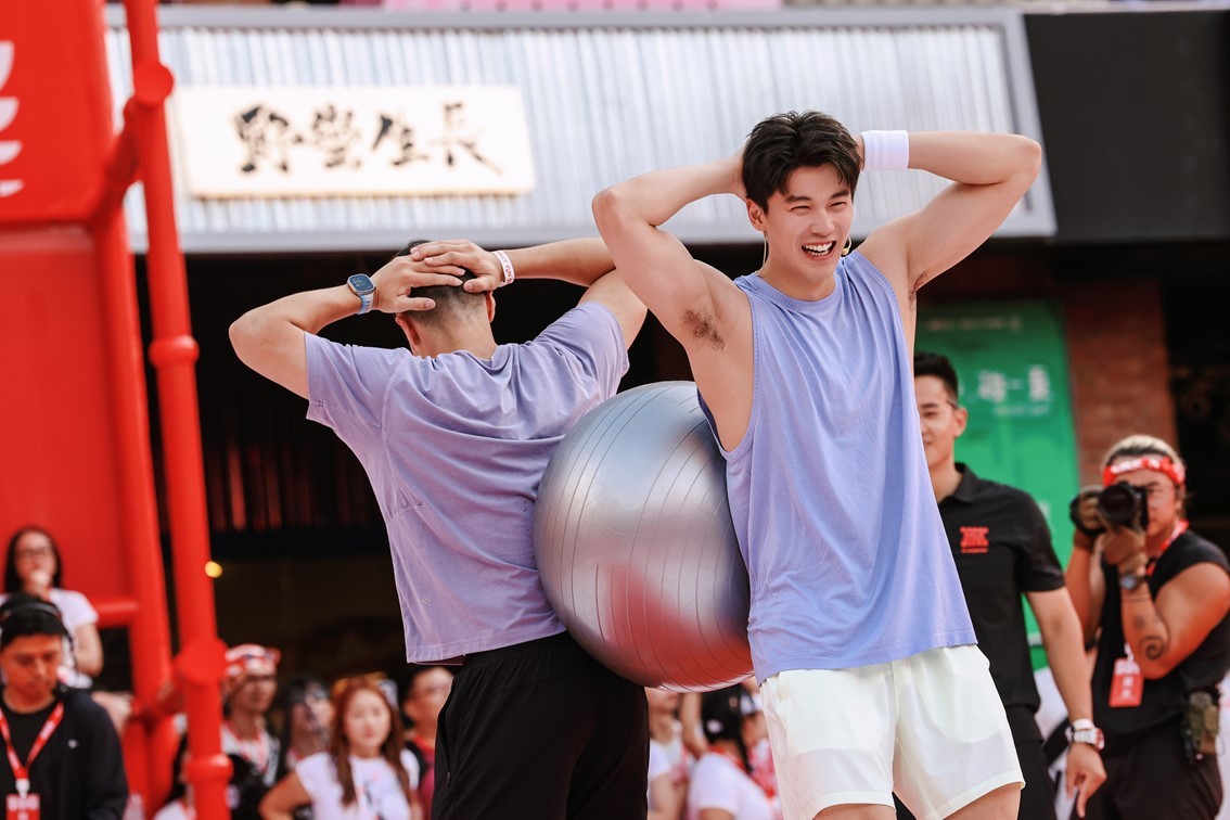 世界冠军汪顺助阵lululemon“夏日乐挑战”全国总决赛