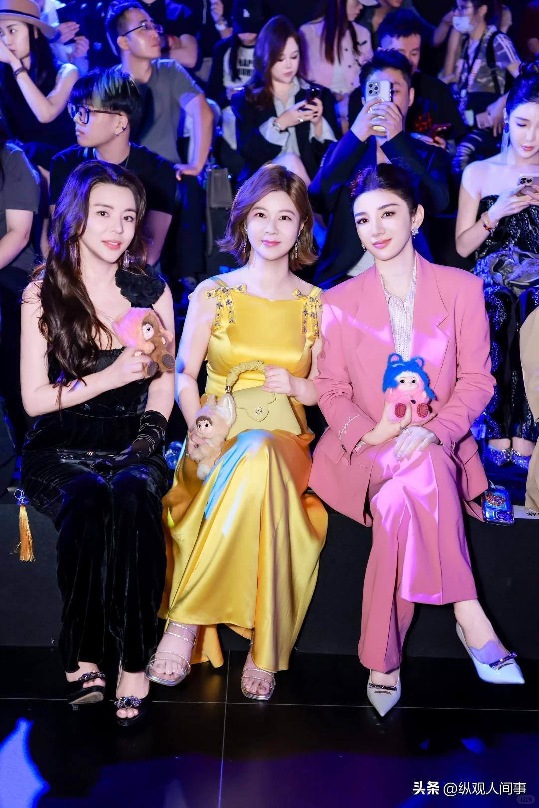 盛典上：李小璐嫩了，赵文卓女儿抢镜，董璇脸僵，只有黄奕没带娃(图14)