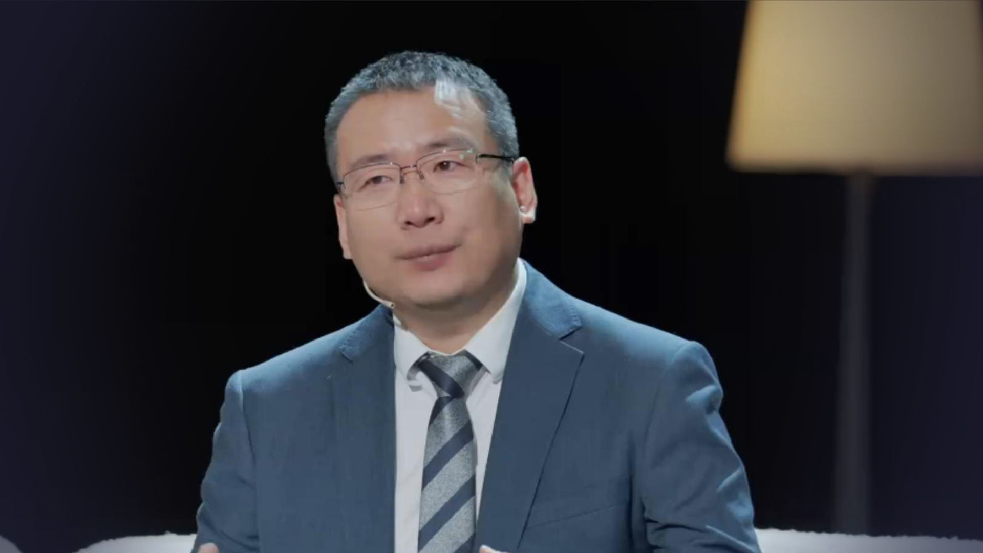“未来身体和心理健康的人就是社会财富”储殷称要允许孩子寻找快乐,主持人无奈:他只在游戏里寻找快乐_凤凰网视频_凤凰网